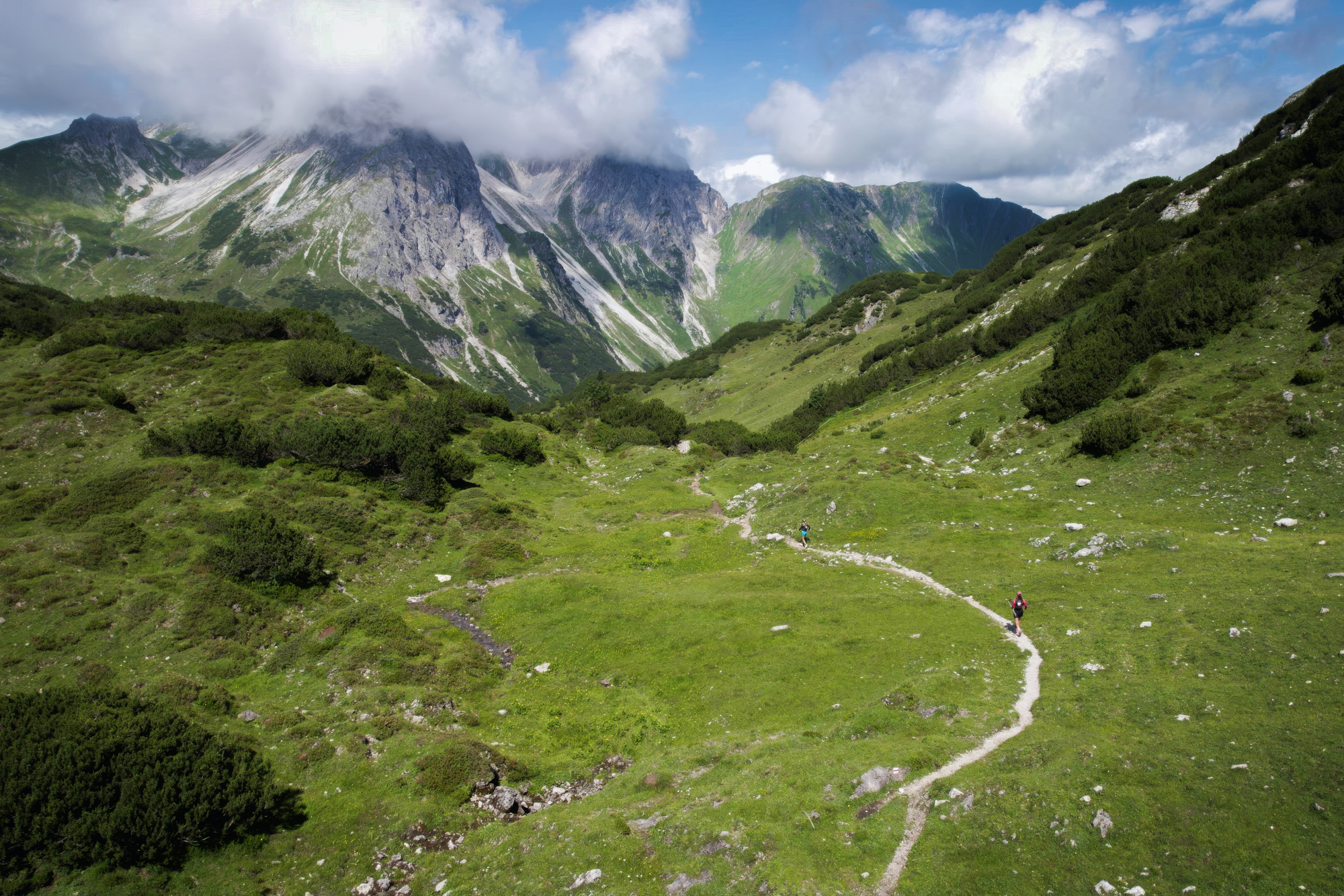 running-via-Alpina-MaggyundSusi@ravirfilm_-(47)_2000px